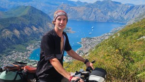 Las mil aventuras del geólogo neuquino que se animó a conocer el mundo en bicicleta