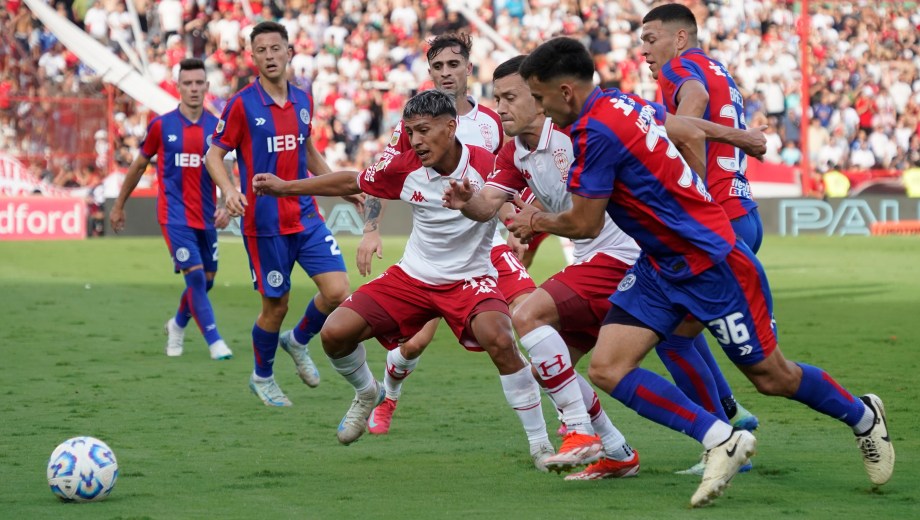 Este sábado Huracán y San Lorenzo volverán a verse las caras en el Ducó. (Clarín Fotografía)