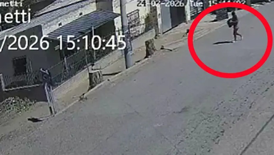 Las cámaras del 911 fueron clave para seguir al sospechoso y recuperar la caja registradora en Cinco Saltos.
