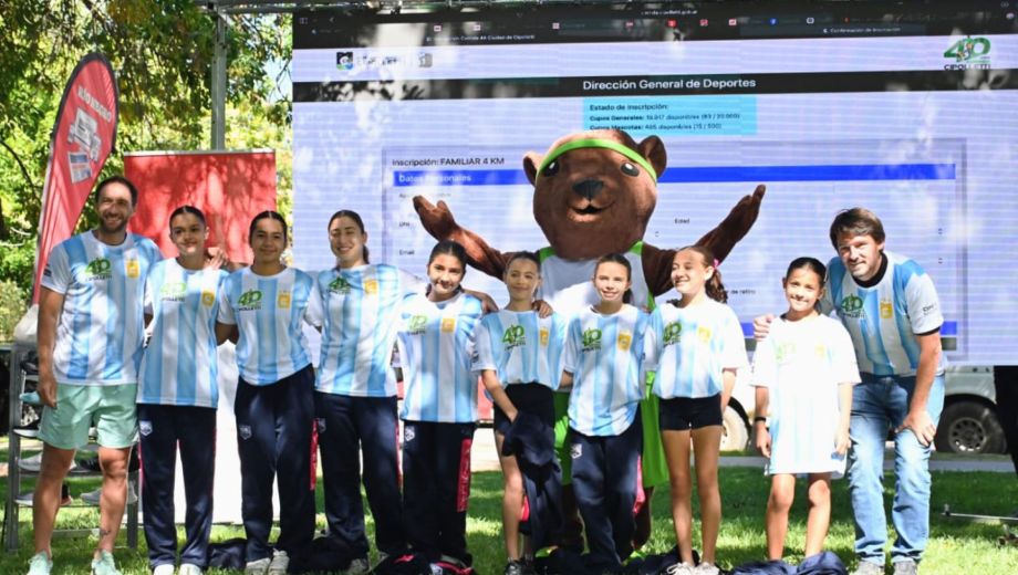 La Corrida fue presentada en sociedad en el Parque Rosauer y se viene una edición pintada de celeste y blanco. (Florencia Salto)