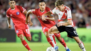 River va por la recuperación frente a Argentinos: formaciones, hora y TV