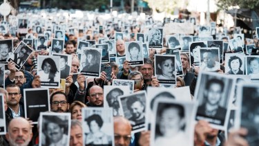 El Gobierno recordó a las víctimas del atentado a la AMIA tras confirmarse la muerte del ayatolá Ali Jamenei 
