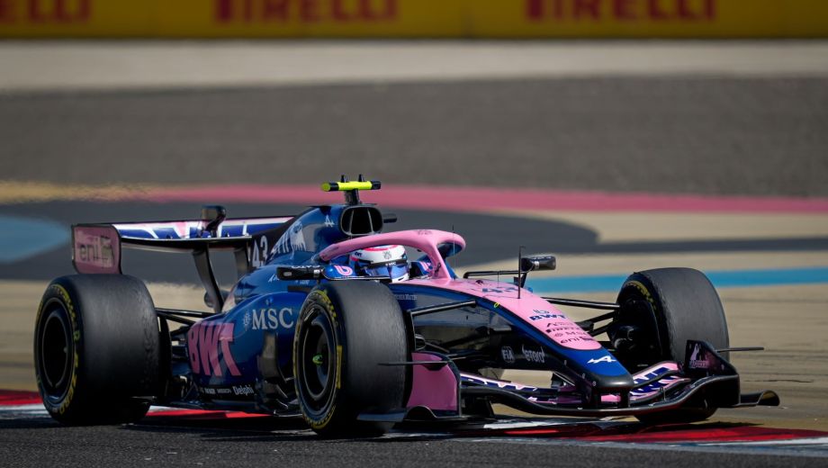 De menor a a mayor. Así fue el trabajo del piloto argentino en el trazado de Sakhir. (AP)