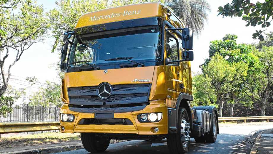El Mercedes Benz es la marca de camión más patentado de enero de 2026.