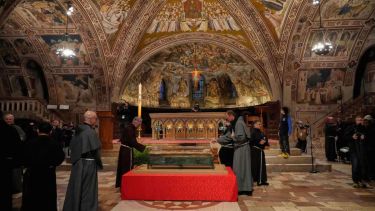 Revelación histórica tras 800 años: expondrán al público los restos de San Francisco de Asís
