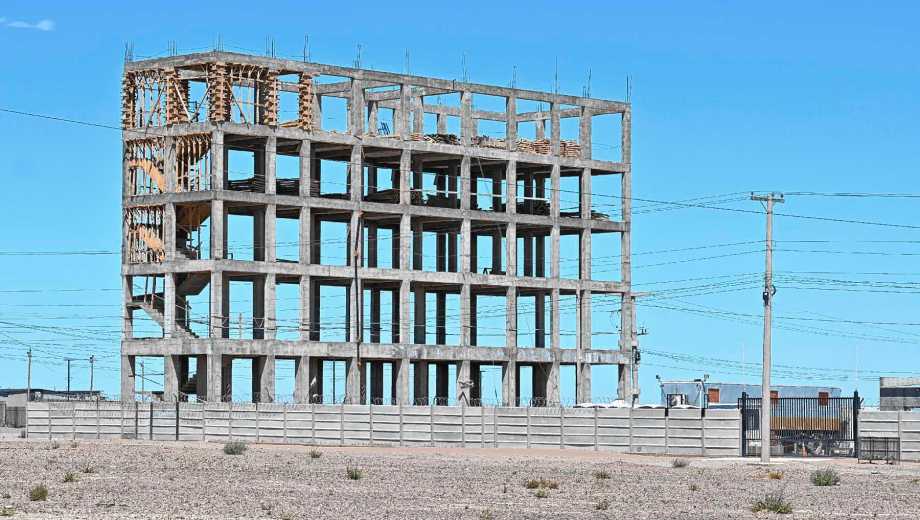 La sede de la mutual, que construye Levi en Añelo junto a la Uocra. (Foto: Juan Thomes)