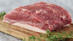 El bife de chorizo está más barato en Argentina, pero el asalariado de Estados Unidos puede comprar 35 kilos más por mes que uno local