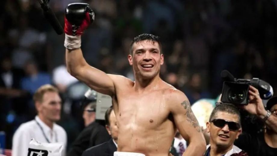 Otra vuelta y van...El excampeón del mundo subirá al ring el 11 de abril. (Archivo)