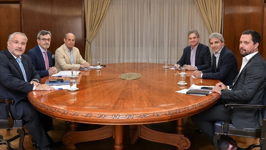 Luis Caputo junto a la UIA. Foto: gentileza 