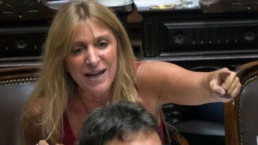 La Libertad Avanza busca expulsar a Florencia Carignano tras desconectar los micrófonos durante la sesión por la reforma laboral