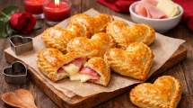 Imagen de La receta exprés para sorprender en San Valentín con un hojaldre corazón de jamón y queso