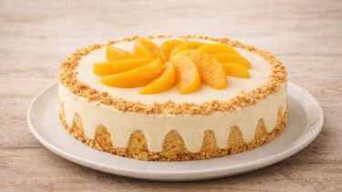 Carlota de durazno: la torta fría sin horno que se arma en 10 minutos y queda perfecta