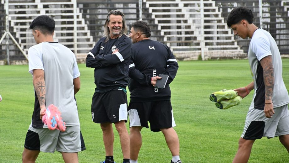 El Chango Cravero está contento con el plantel de Cipolletti. (Foto: Florencia Salto)