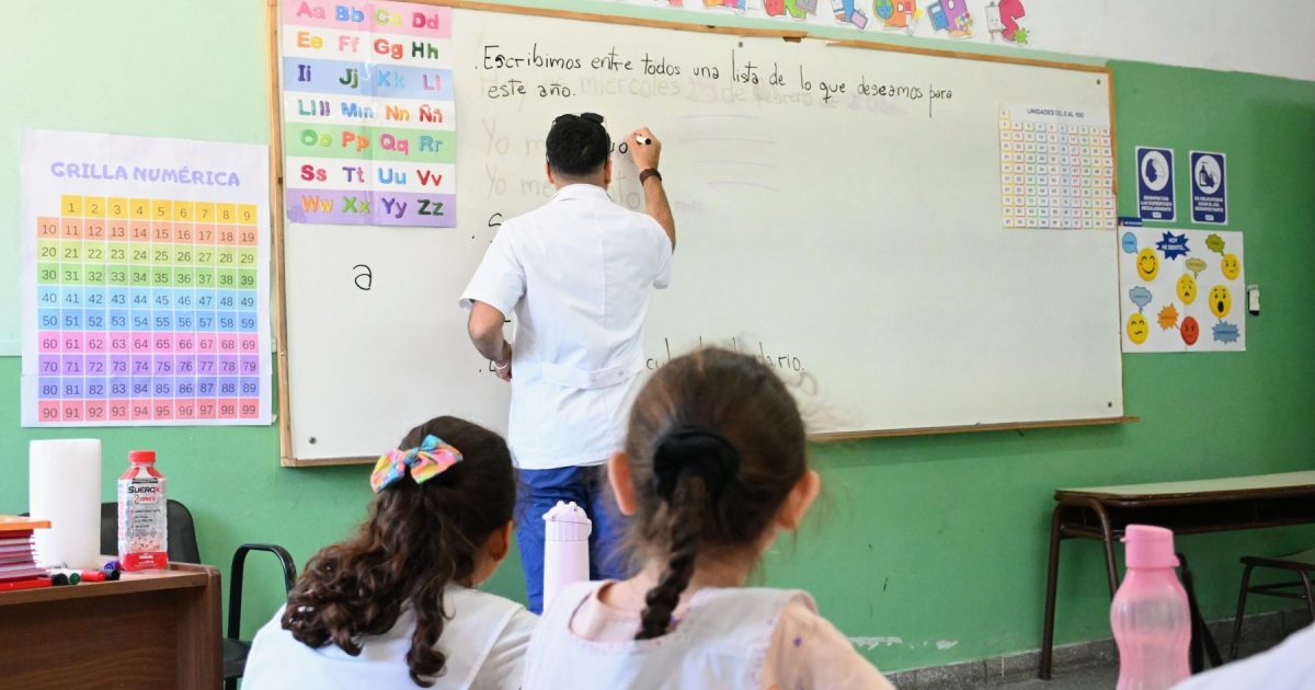 Unos 2.700 docentes de la cordillera recibieron el aumento del ítem ubicación