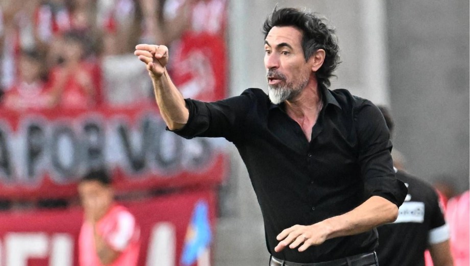 Eduardo Domínguez le habló a los hinchas del Mineiro en su presentación.