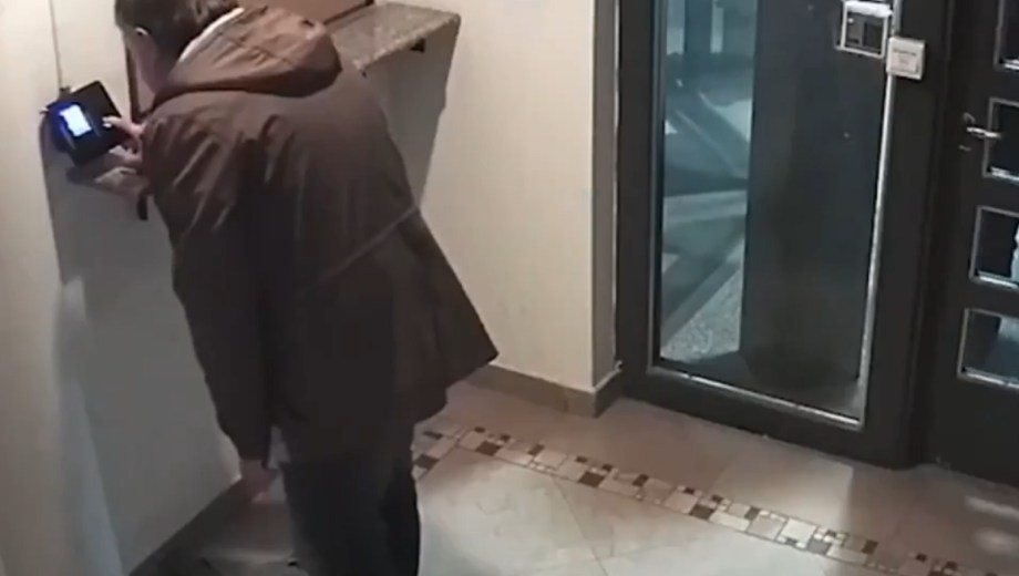 El hijo del exgobenador de Neuquén fichaba y se iba.