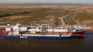 El Gobierno abre a la competencia la importación y comercialización de GNL