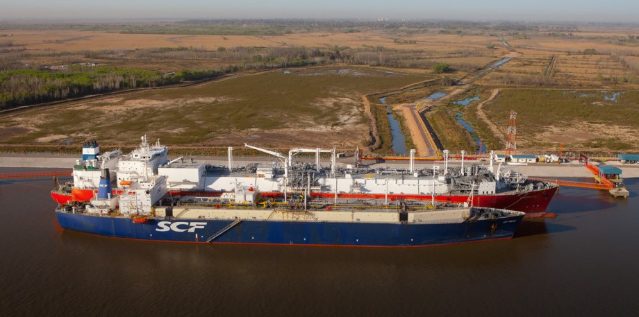 La terminal de regasificación de Escobar será utilizada para el ingreso de GNL importado durante el invierno de 2026.