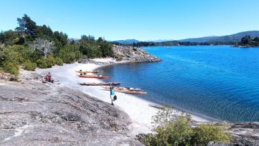 Villa Pehuenia y un febrero entre lagos, cultura y calma: las claves para disfrutarlo