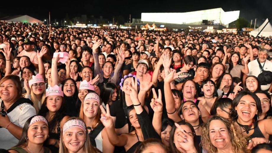 La primera jornada de la Fiesta de la Confluencia superó los 270.000 visitantes. (Foto: Gentileza)