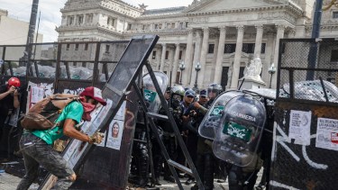 Incidentes en el Congreso por la reforma laboral: quiénes son los manifestantes acusados por el Gobierno de «terrorismo»