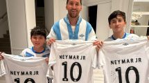 Imagen de El triple regalo de Neymar a Lionel Messi y sus hijos
