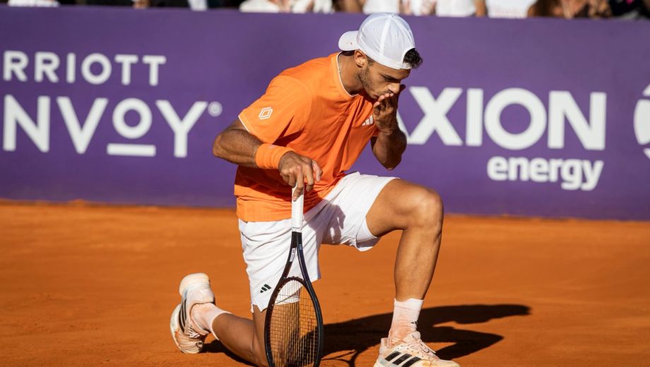 Fran va por su primer título en el patio de su casa. (Argentina Open)