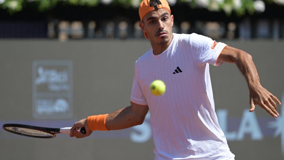 Cerúndolo confirmó su gran momento en arcilla y se clasificó a semifinales en Chile.