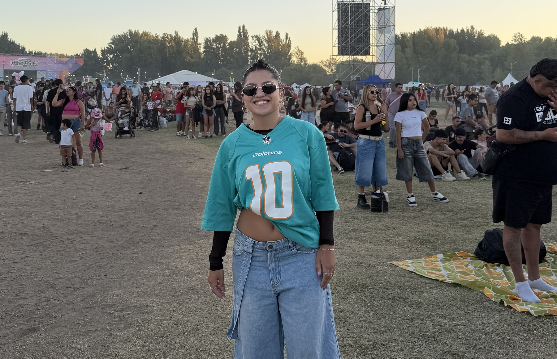 Streetwear, rock y denim: el pulso fashion de la Fiesta de la Confluencia