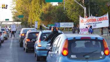 Paro general en Neuquén: organizaciones realizaron una volanteada en la Ruta 7 contra la Reforma Laboral