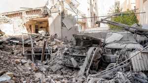 Irán amenaza con atacar embajadas de Israel si bombardea su legación en el Líbano