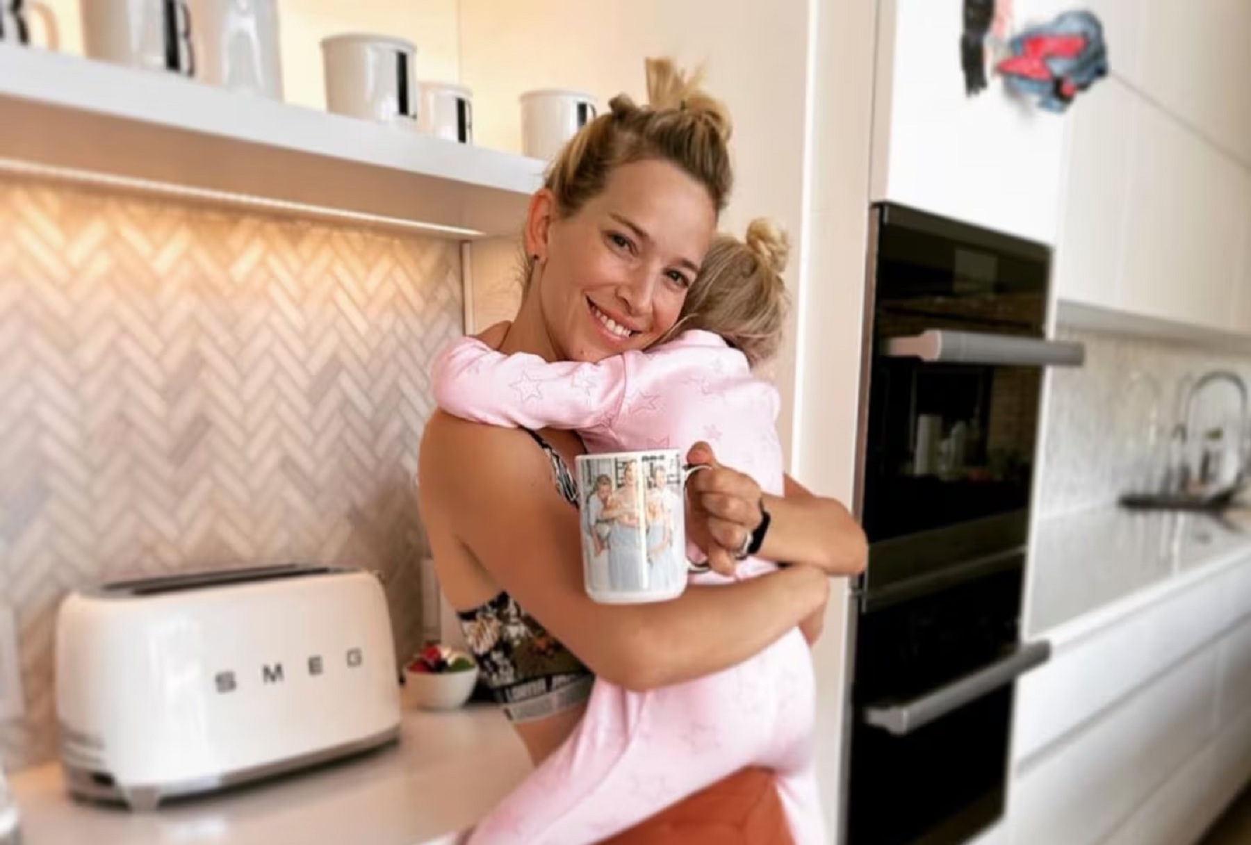 Así es la casa de Luisana Lopilato en Canadá: con pista de hockey, pileta de natación y 15 baños 