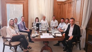 Se reúne la mesa política: el Gobierno ajusta detalles para blindar a Manuel Adorni y empujar la reforma electoral