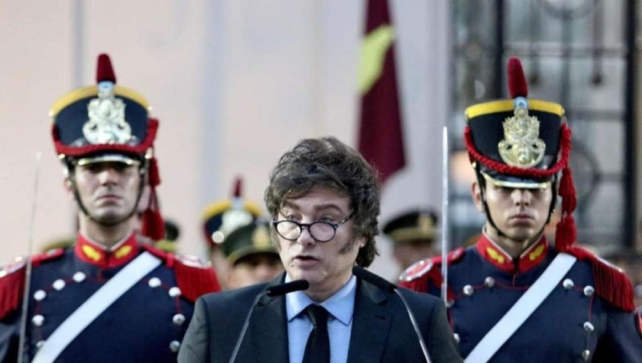 En medio de la polémica, trasladaron el sable corvo de San Martín a Santa Fe. 