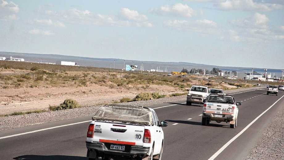 El Parque Industrial de la ciudad de Neuquén se diagramó a la vera de la ruta petrolera N67 (foto Oscar Livera) 