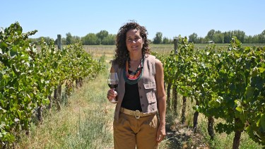 Ana Viola, la mujer que defiende el nombre de Patagonia y trabaja por los vinos del sur
