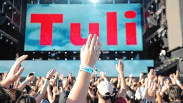 En 10 fotos | La emoción de Tuli y el ritmo de Lauty Gram: una verdadera fiesta en la Confluencia 2026