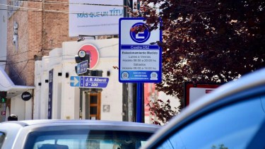Se puede estacionar en la zona bancaria de Neuquén y es gratis hasta marzo