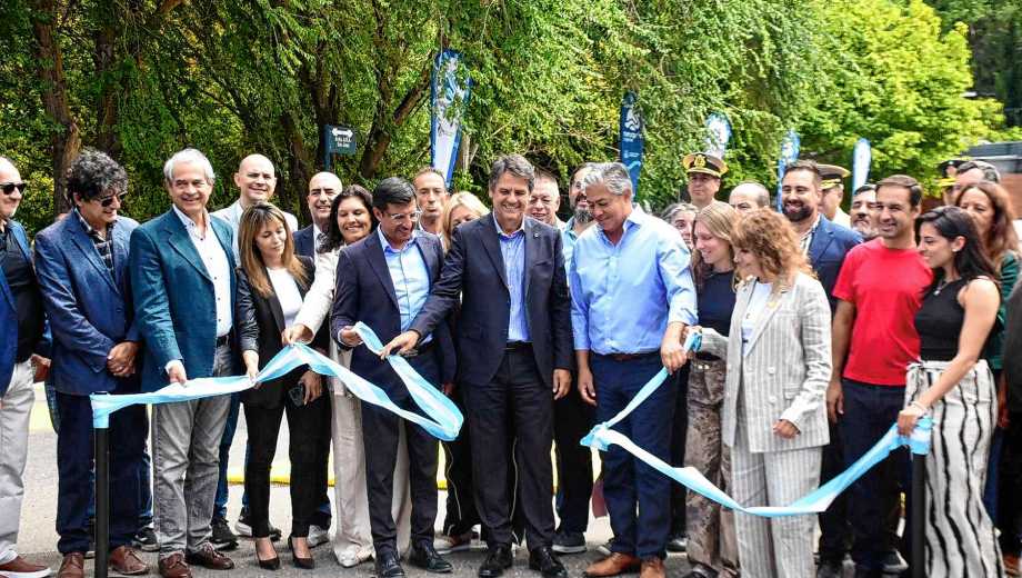 El acto inaugural se realizó en frente a las letras "Neuquén" en la Isla 132. Foto: Matías Subat.