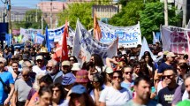 Imagen de En fotos, así fue la marcha en el centro de Neuquén contra la reforma laboral