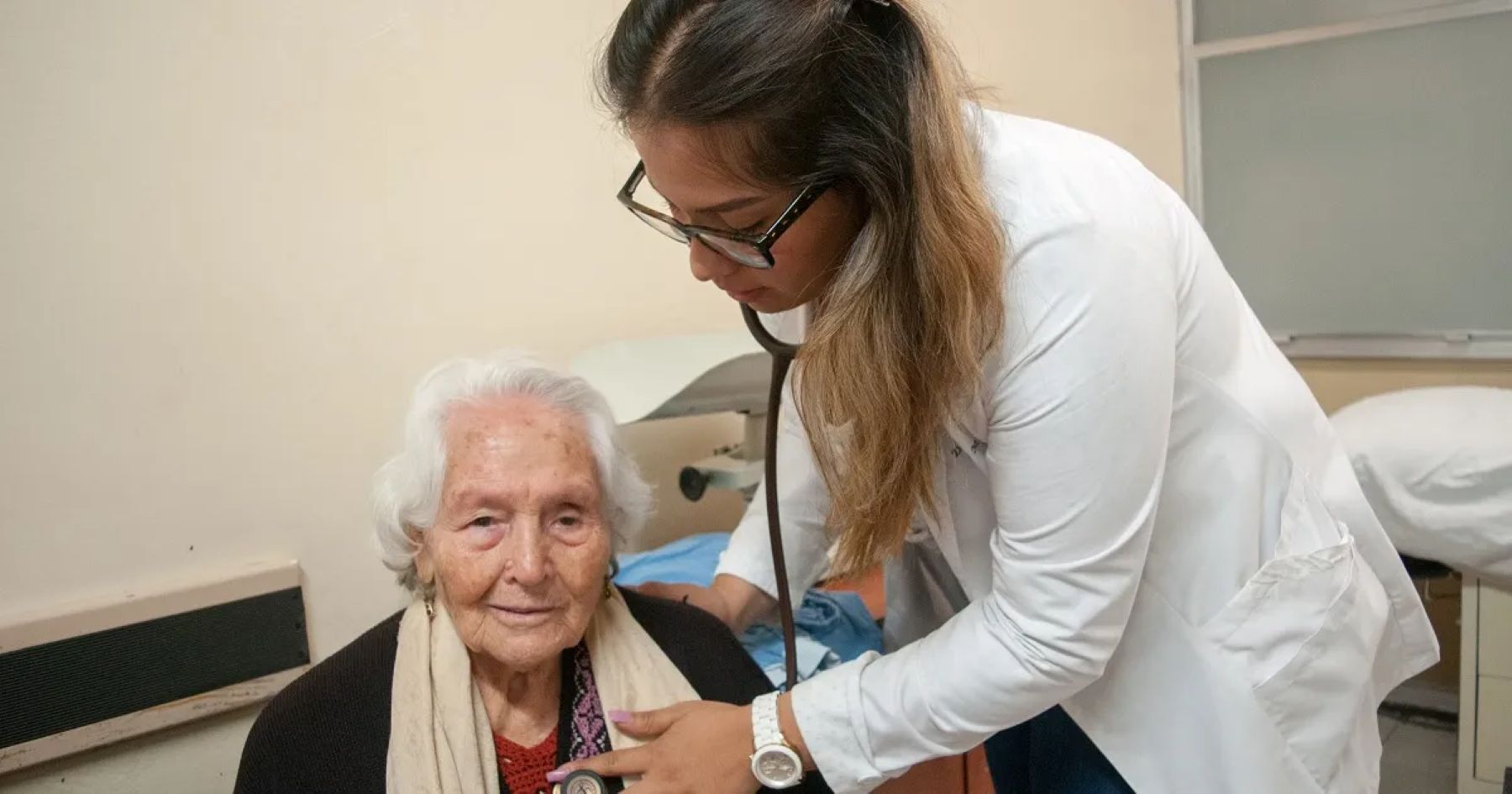 PAMI reduce a la mitad los honorarios de médicos de cabecera: impacto en Bariloche y Alto Valle