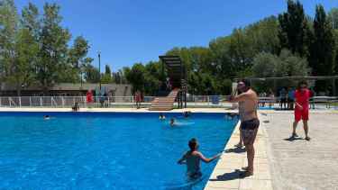 Últimos días para disfrutar de la pileta municipal de Cipolletti y el balneario de Isla Jordán: cuándo cierra la temporada