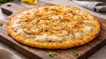 Imagen de Cómo hacer pizza de papa, queso y cebolla: se hace en 30 minutos sin harina 
