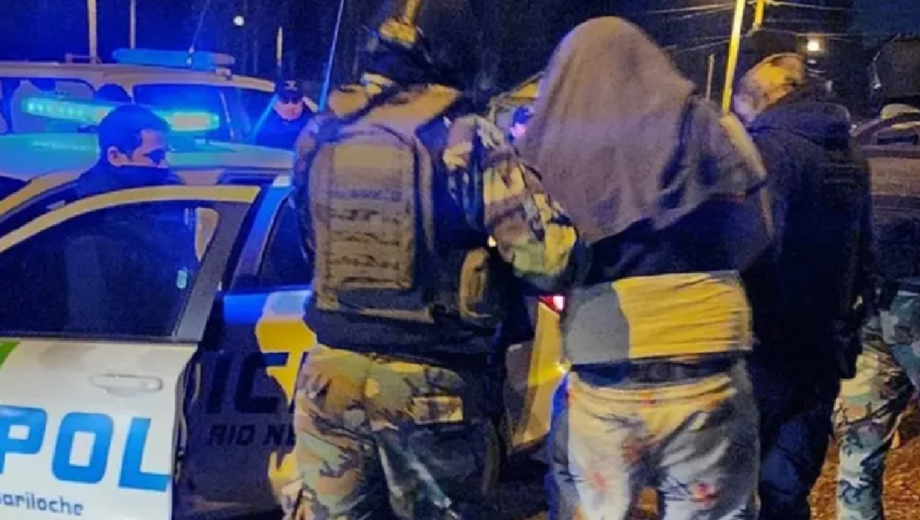 La Policía de Río Negro detuvo a uno de los sospechosos en su domicilio de Bariloche. (foto ilustrativa de archivo)