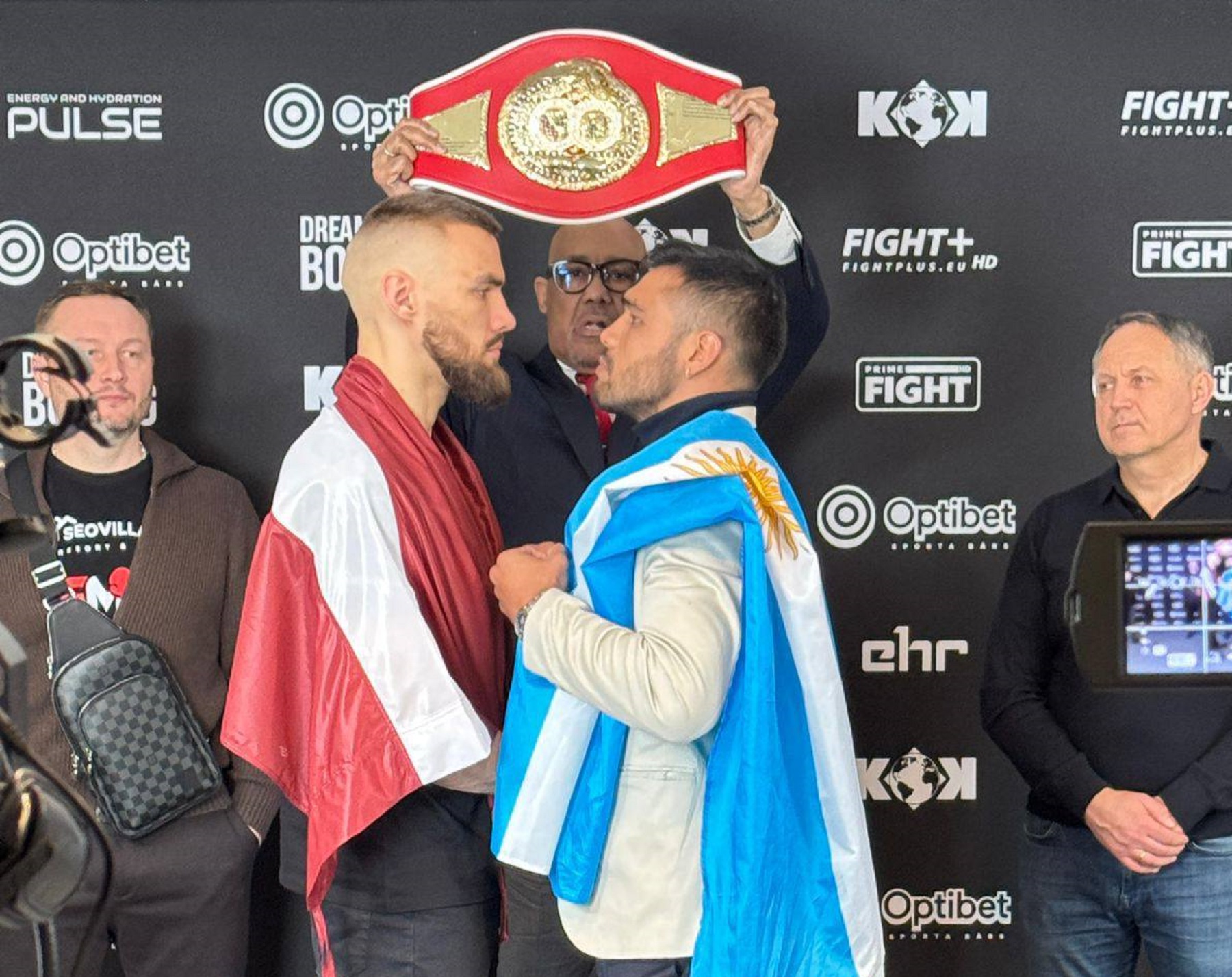 El Potro Luis pelea por el título internacional crucero de la Federación Internacional de Boxeo