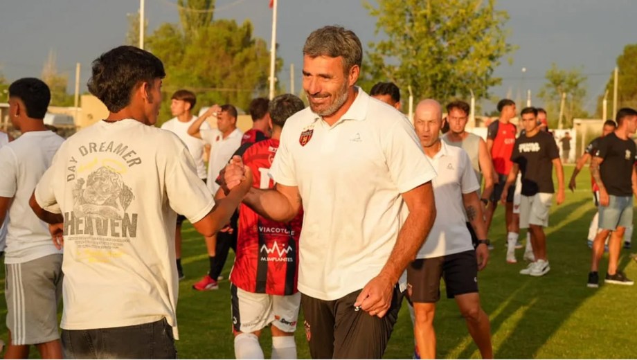 Diego Pozo, ex arquero mundialista, es el DT de los cuyanos.
