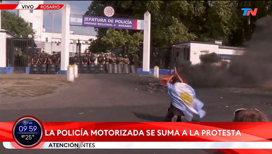El reclamo de la Policía en Santa Fe sigue escalando. (Captura TN)