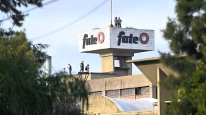Cierre de Fate: trabajadores despedidos ingresaron a la fábrica de neumáticos mientras el Gobierno llama a conciliación obligatoria