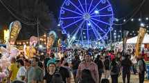 Imagen de Tras una noche récord con 120.000 personas, la Fiesta de la Manzana 2026 se prepara para un cierre espectacular con Cazzu y Lali