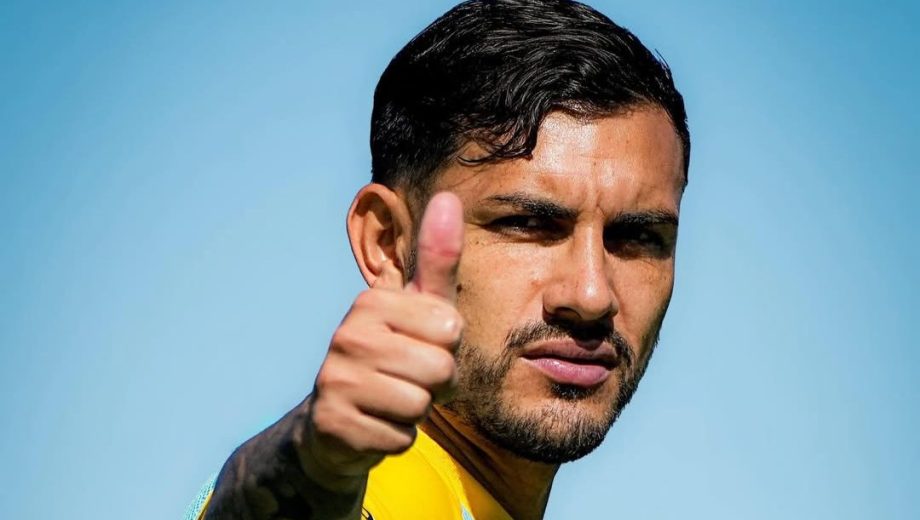 Pulgar arriba: Leandro Paredes volvió a entrenarse con normalidad y podría ser titular este sábado.